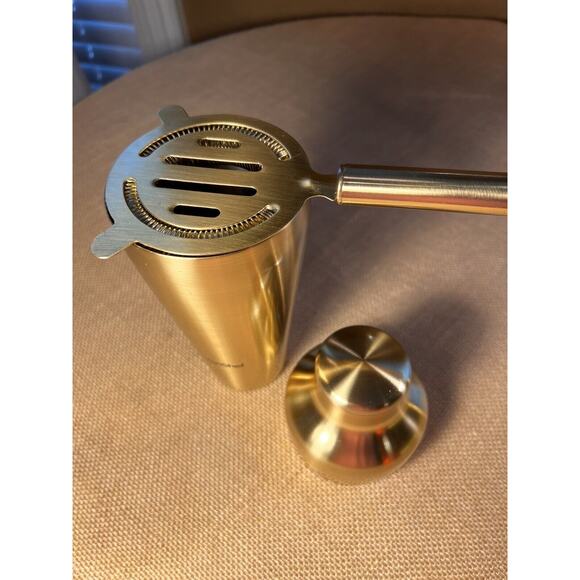 VonShef Brushed Gold Stainless Steel Cocktail Shaker and Strainer - Picture 10 of 12